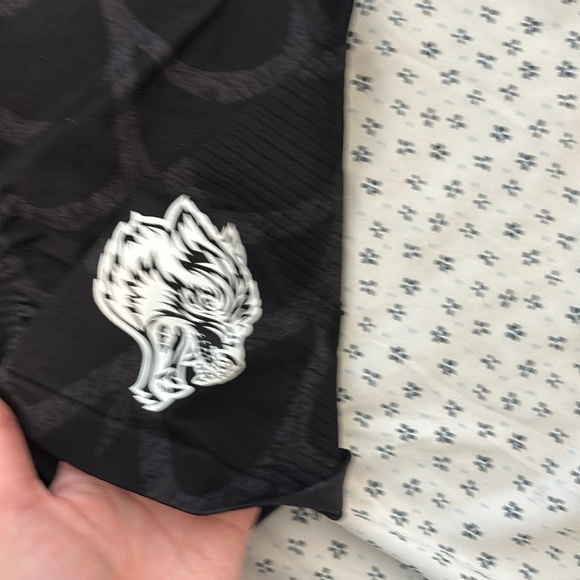 Dark sport booty scrunch shorts - Picture 3 of 5